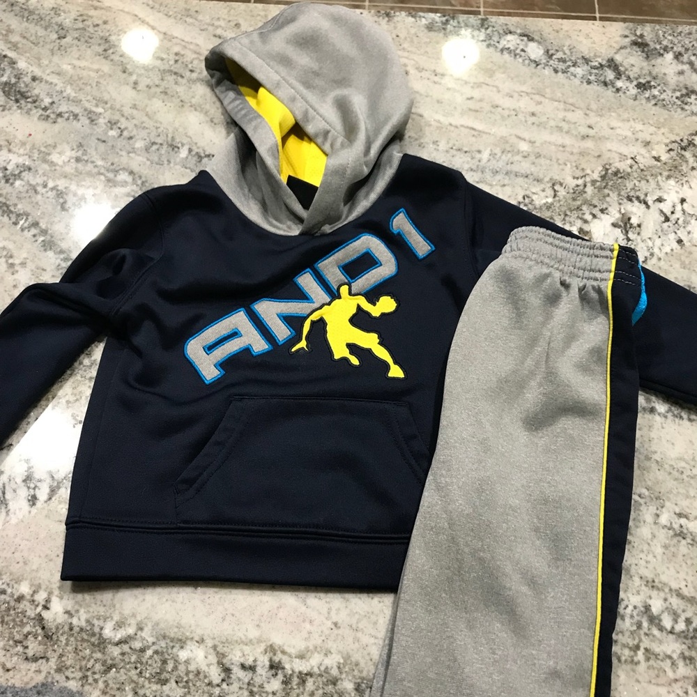Toddler boys athletic suite in great shape!
